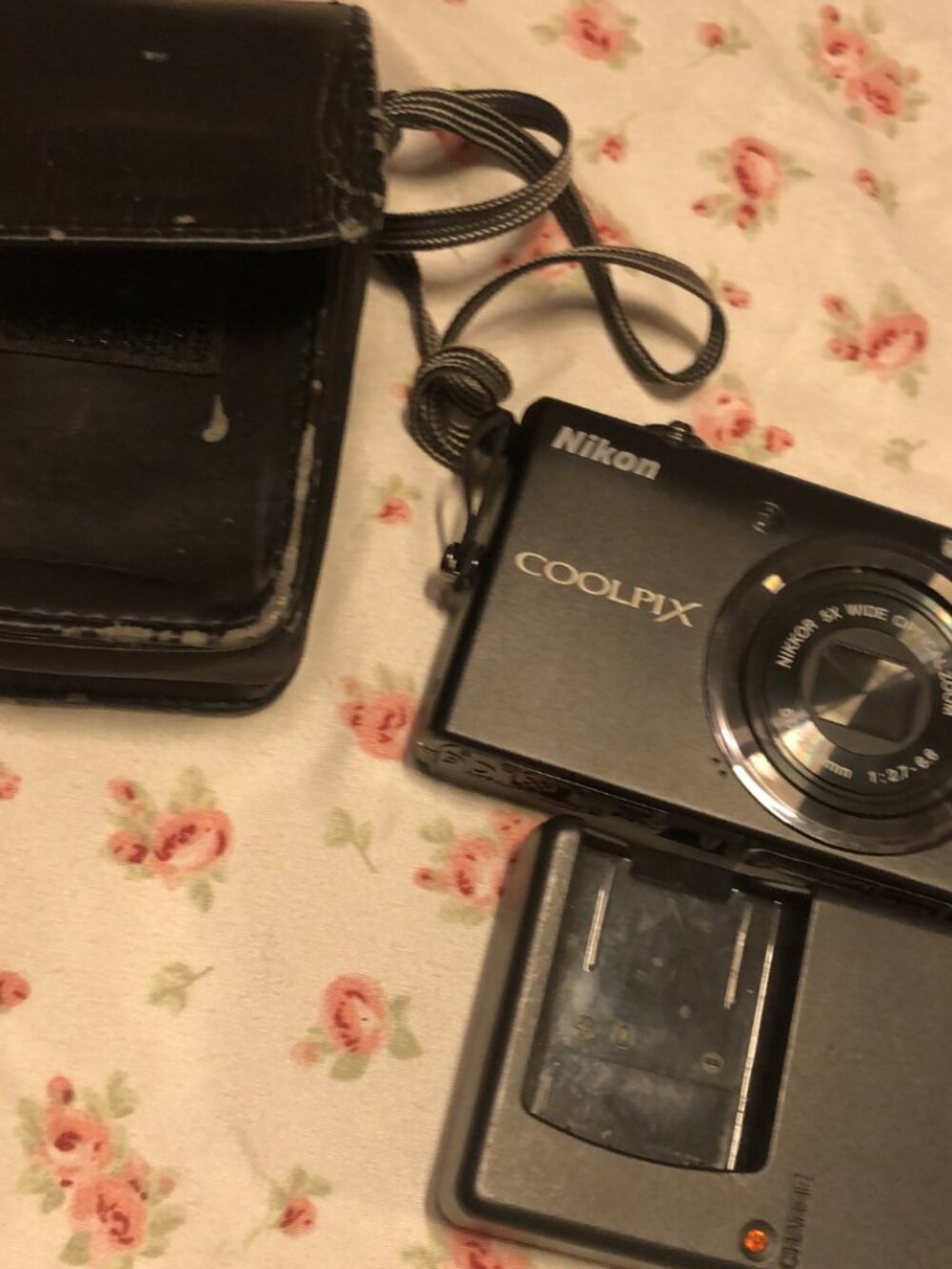 nikon digital vintage y2k digital camera with battery